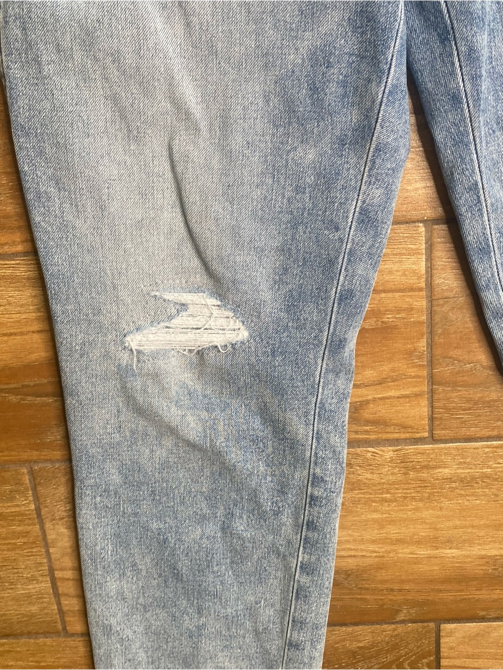 White House Black Market 8 Distressed Crop Jeans - Picture 4 of 11
